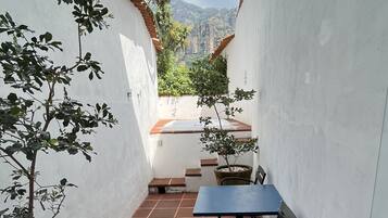 10 Suite Santiago with jacuzzi and mountain view | Terrace/patio