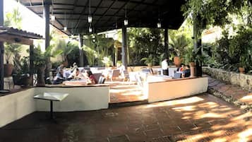 Daily cooked-to-order breakfast (MXN 299 per person)