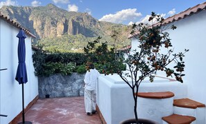 7 Suite SofĂa with jacuzzi and mountain view | Terrasse/Patio
