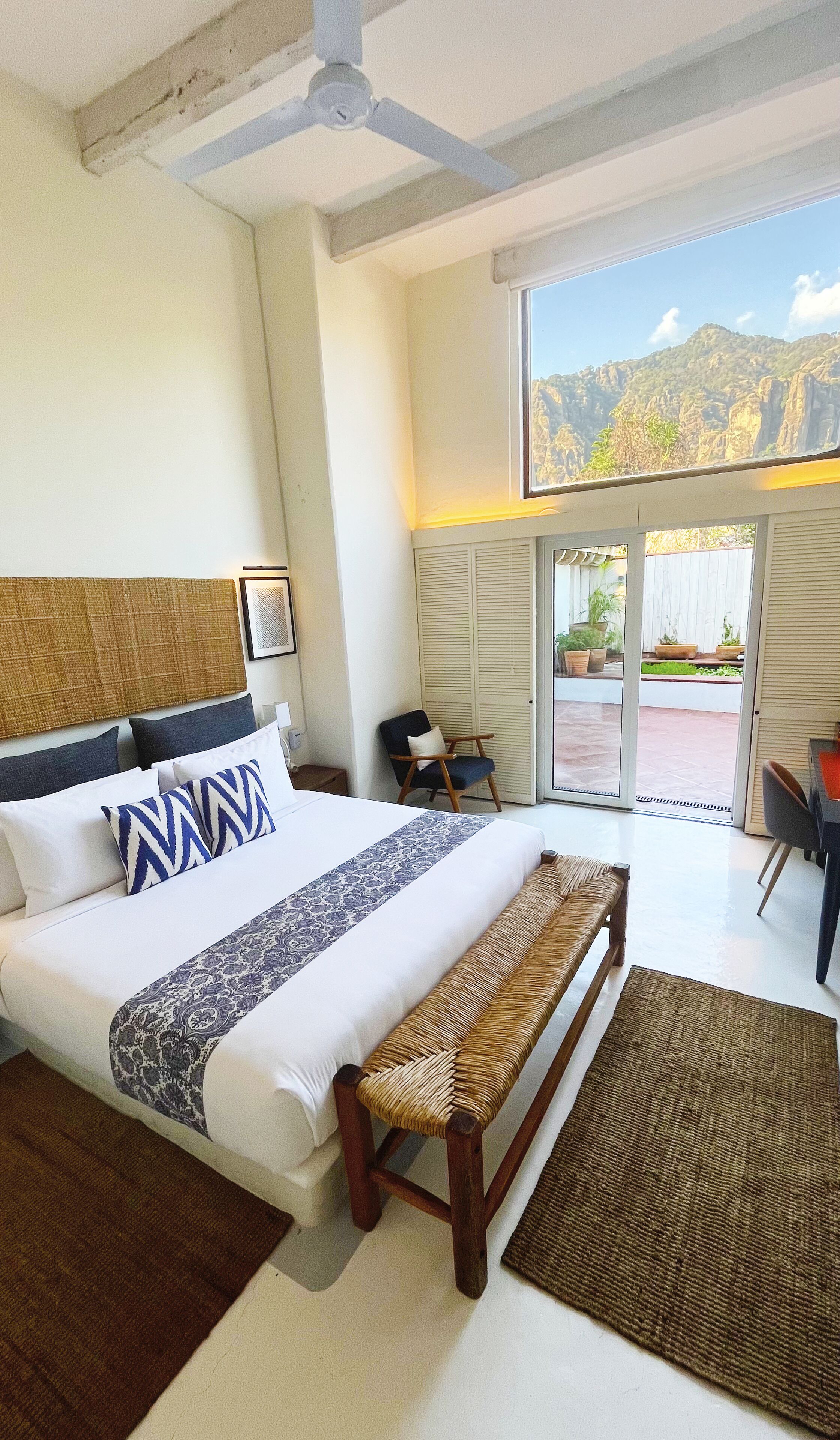 4 Suite Max con Fuente y Vista a la Montaña - Pet Friendly | Ropa de cama de alta calidad, edredón, camas Select Comfort y minibar 