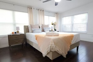 3 Schlafzimmer, Schreibtisch, Bügeleisen/Bügelbrett, Reisekinderbett