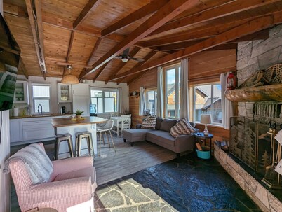 Cozy Cabin Lake View Private Beach