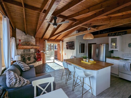 Cozy Cabin Lake View Private Beach