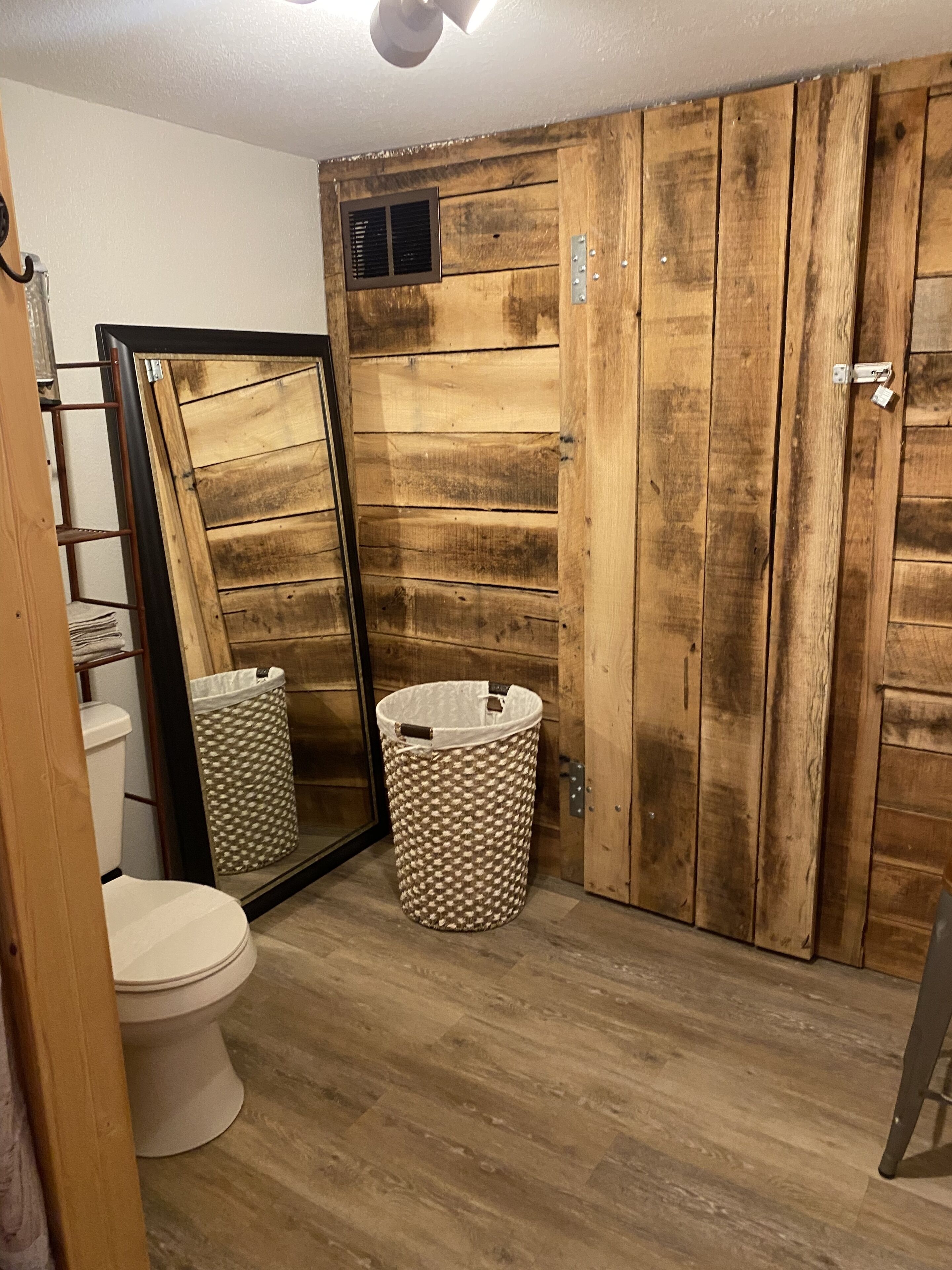 Combined shower/tub, hair dryer, towels, toilet paper