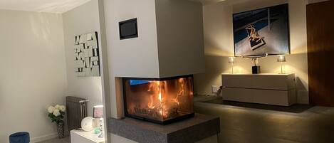 Smart-tv en een open haard