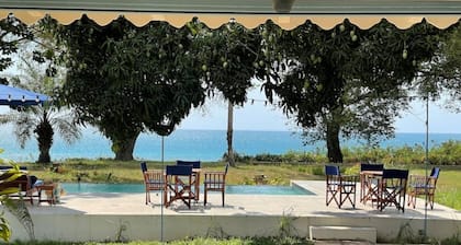 Tamarind Tree Beachfront bungalow with pool