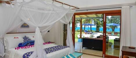 3 quartos, escrivaninha, ferros/tábuas de passar roupa, berço de viagem