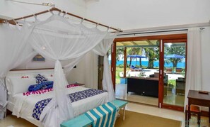 3 soverom, skrivebord, strykejern/-brett og reiseseng for barn