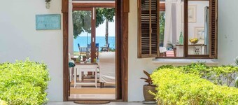 Tamarind Tree Beachfront bungalow with pool