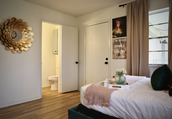 3 多间卧室、免费 WiFi、床单