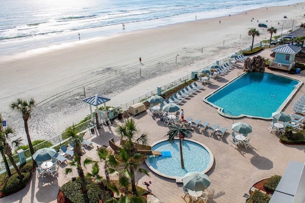 Innendørsbasseng og utendørsbasseng