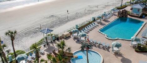 Innendørsbasseng og utendørsbasseng