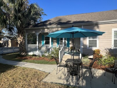 Historic 1890's house in Old Town BSL. Walking distance to BSL and the beach.