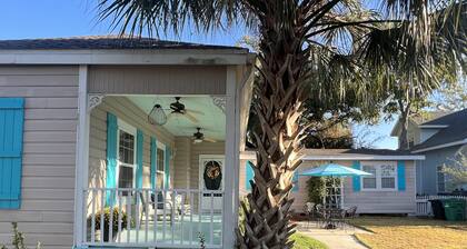 Historic 1890's house in Old Town BSL. Walking distance to BSL and the beach.