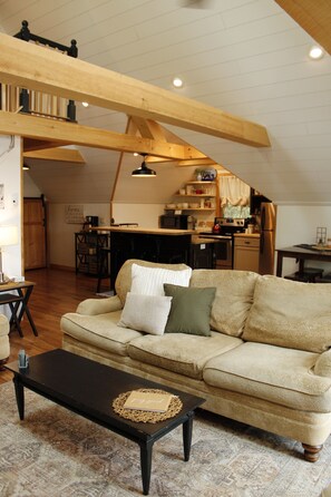 Smart-TV, Kamin, Bücher