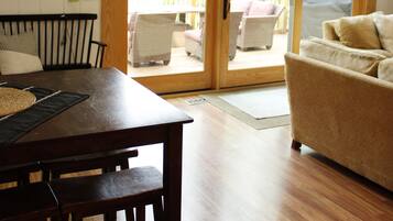 Smart-TV, peis og bøker