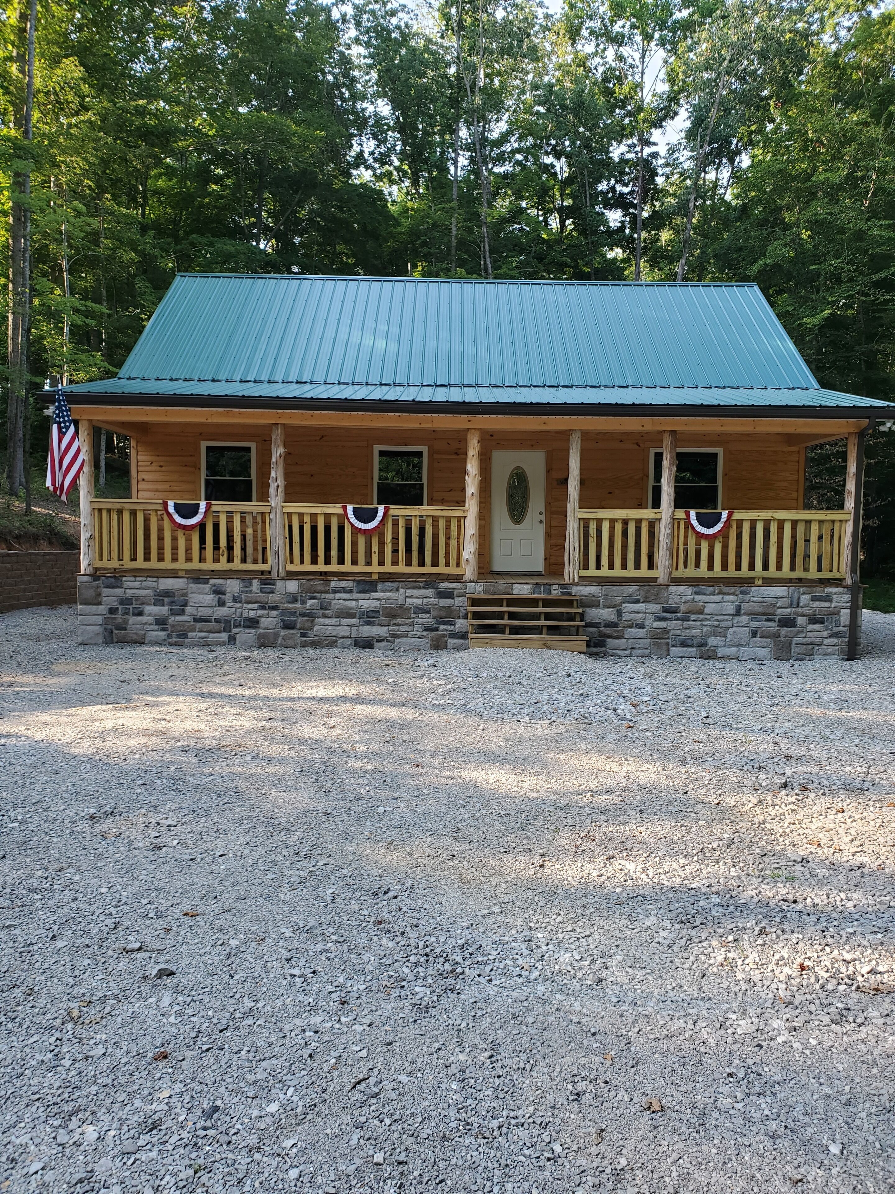 Sugar Bear Cabin 5 mins from State Park!  Fishing, w/boat parking, golf & more!