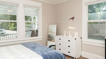 3 chambres, fer et planche à repasser, Wi-Fi, draps fournis