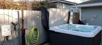 Downtown 3BR Gem - Hot Tub - Covered Parking - Fenced Yard