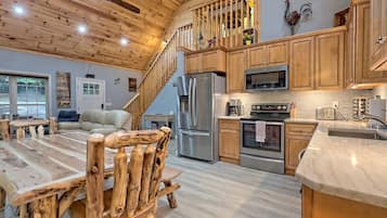 Frigorífic, microones, forn i placa de cuina