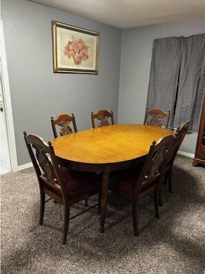 Dining - Cheerful, 3 bedroom house, free parking (Brownfield)