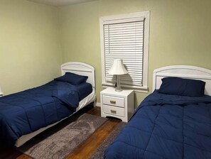 3 bedrooms, desk, free WiFi, bed sheets