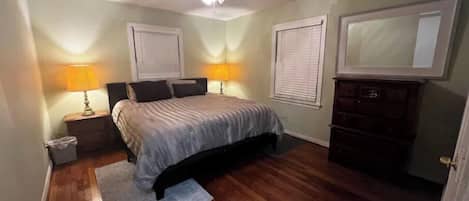 3 bedrooms, desk, free WiFi, bed sheets