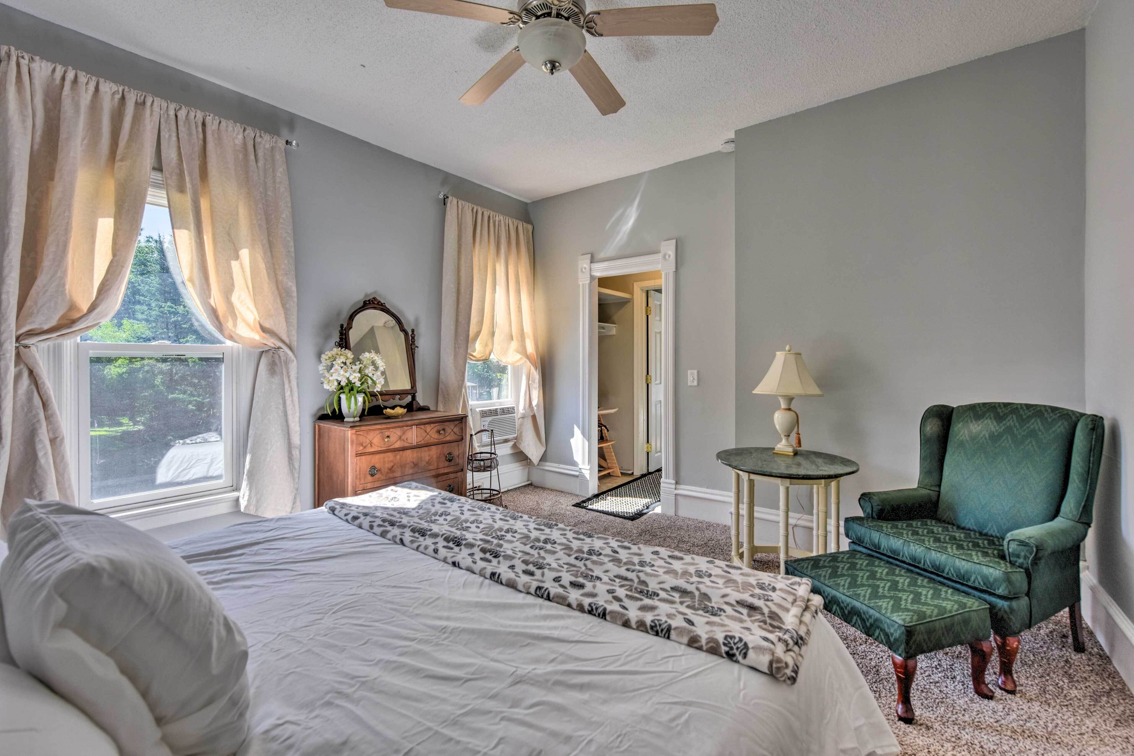 2 bedrooms, iron/ironing board, travel crib, internet