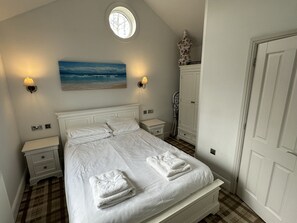 2 多间卧室、熨斗/熨衣板、免费 WiFi、床单