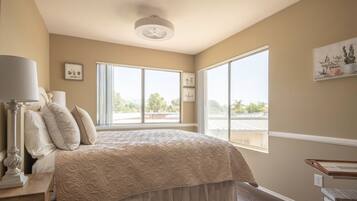 2 bedrooms, desk, iron/ironing board, free WiFi