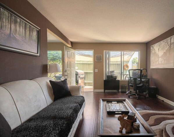 Smart TV, fireplace, books, printers
