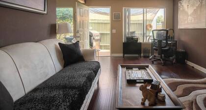Cheerful, Quiet, Clean and Safe Condo near the San Gabriel Mountains in Azusa.