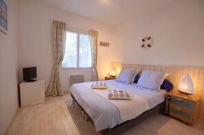 4 chambres, coffres-forts dans les chambres, bureau