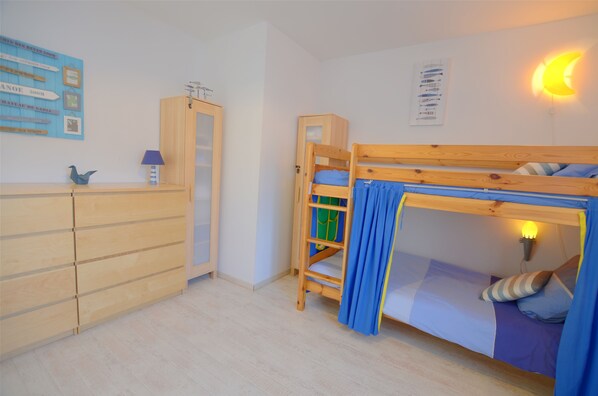 A bunk bed with a ladder, a wooden wardrobe, and a wall-mounted lamp. - Villa with indoor pool, pool table, and sauna; 230 m²; right on the beach; Jard-sur-Mer (Jard-sur-Mer)