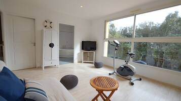 4 camere, una cassaforte in camera, una scrivania, ferro/asse da stiro