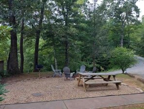 Property grounds - Cozy,rustic,private+hot tub! Black Bear Cabin (Sevierville)