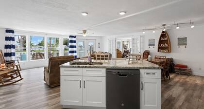 Nautical Haven 175 FT PRIVATE WATERFRONT/Dock/ Kayaks/Bicycles/5 Min to Shopping