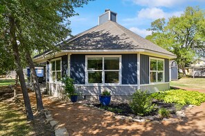 Exterior - Spacious 4BR/3BA with bunkhouse; perfect for family and friends! (Bryan)