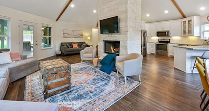 Spacious 4BR/3BA with bunkhouse; perfect for family and friends!