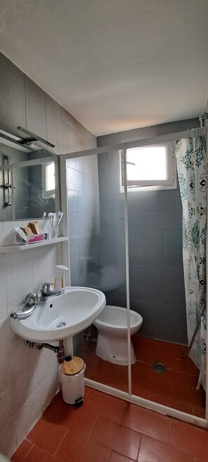 Douche, articles de toilette écologiques, bidet