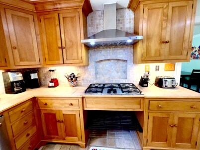 Southern Charm 1 - 5 minutes to downtown Laurel. SUMMER SALE!!