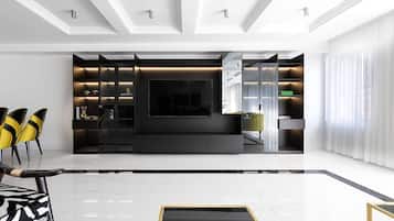 Suite superior | Área de sala de estar | Piso con calefacción