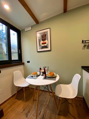 Dining - 1 Bedroom Apartment in Pozzuoli (Pozzuoli)