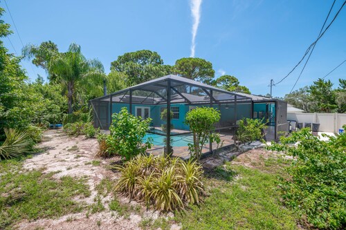 Beautiful home with very private heated pool minutes from the beach