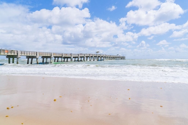 Platja a a prop, gandules de platja i tovalloles de platja