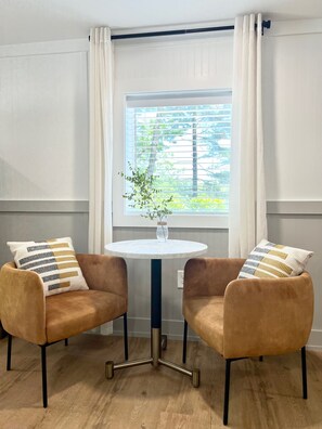 Dining - Spacious & Private King Suite in Cashiers Center (Cashiers)