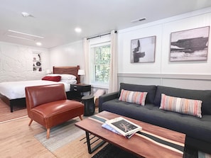 2 bedrooms, WiFi, bed sheets - Spacious & Private King Suite in Cashiers Center (Cashiers)