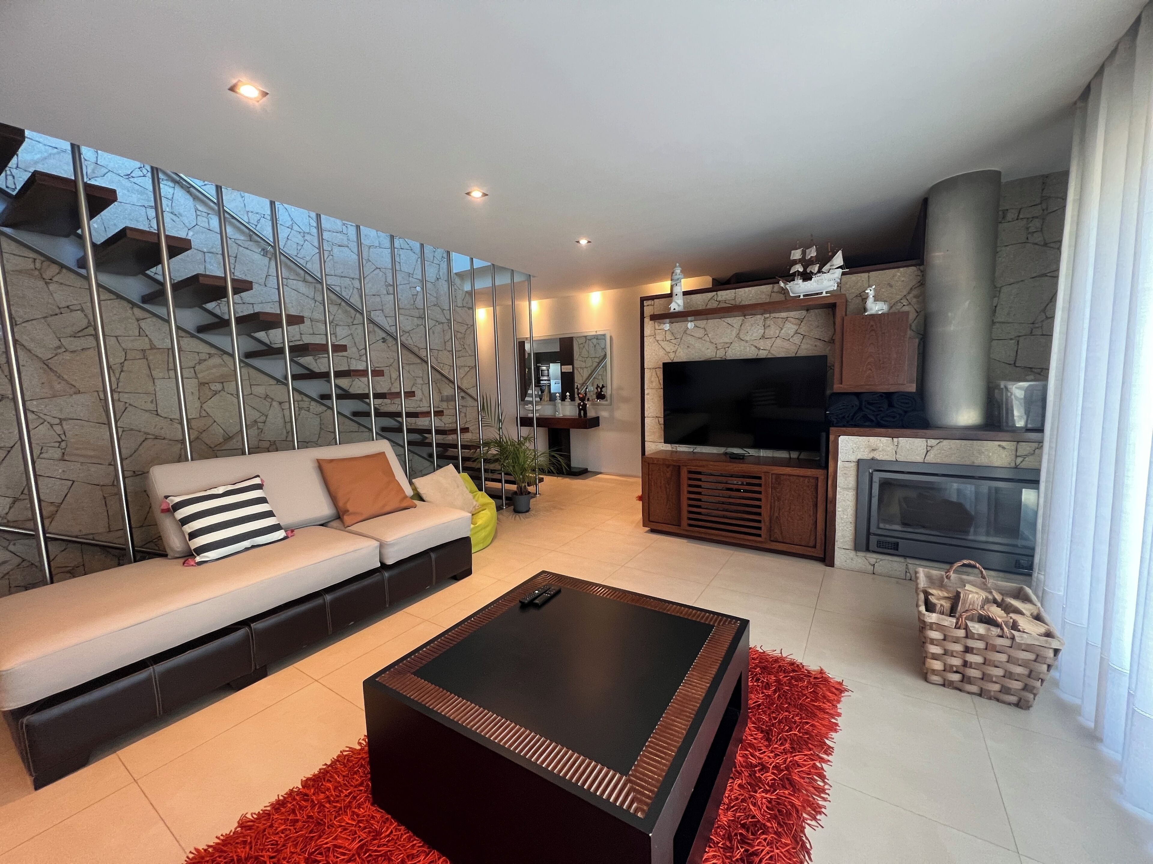 Smart TV, fireplace, stereo