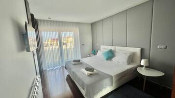 4 bedrooms, iron/ironing board, travel crib, free WiFi