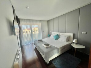 4 habitaciones, tabla de planchar con plancha y cuna de viaje 